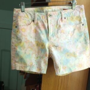 Arizona Jean Company Cream Jean Shorts Watercolor Design